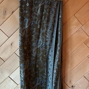 Elegant Paisley Patterned Shawl Scarf